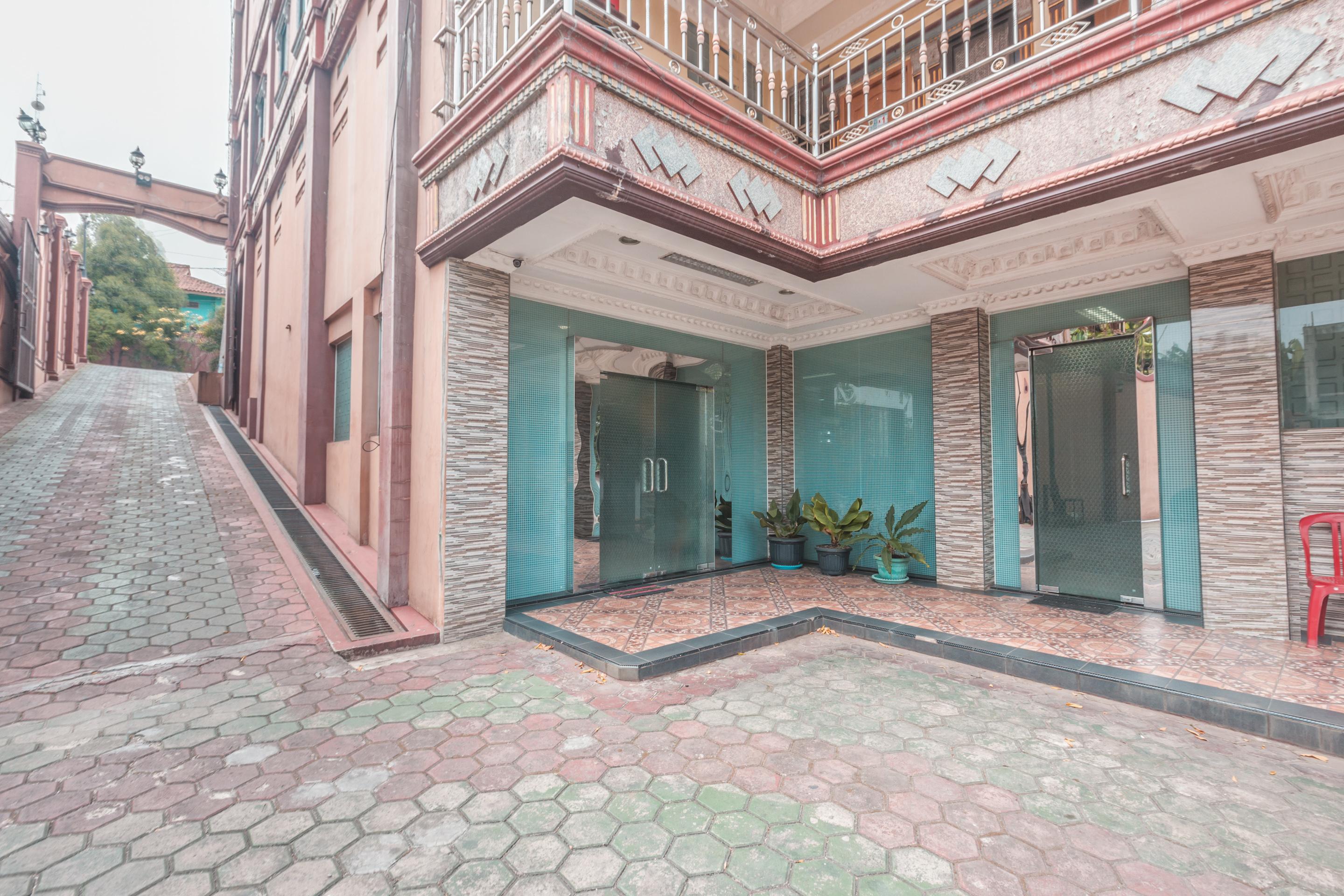 Super Oyo 1640 Fallinda Hotel Bogor Luaran gambar